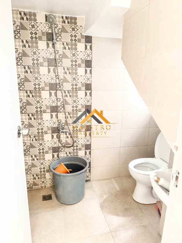 dijual rumah komplek mayfair residence