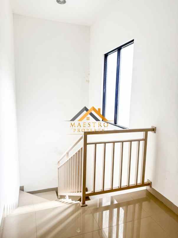 dijual rumah komplek mayfair residence