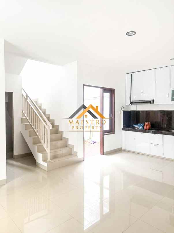 dijual rumah komplek mayfair residence