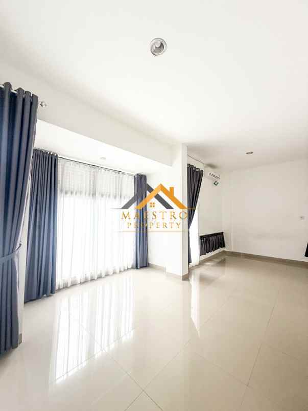 dijual rumah komplek mayfair residence