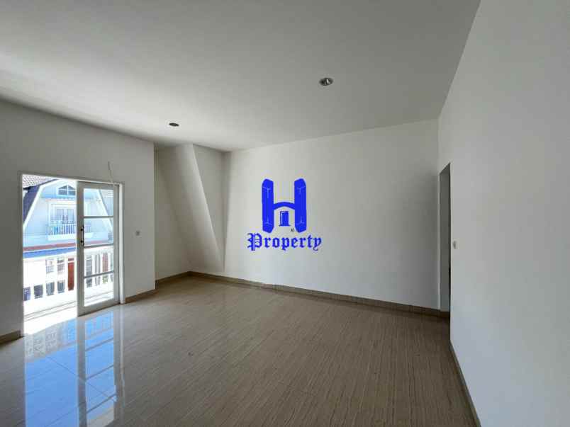 dijual rumah komplek medan resort city