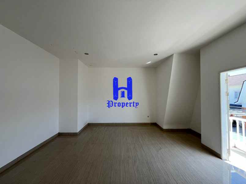 dijual rumah komplek medan resort city