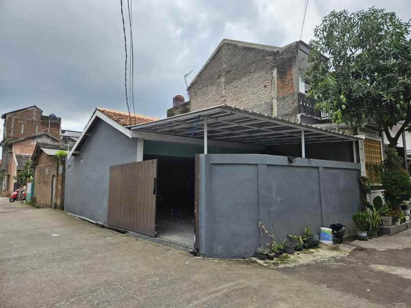 dijual rumah komplek permata biru