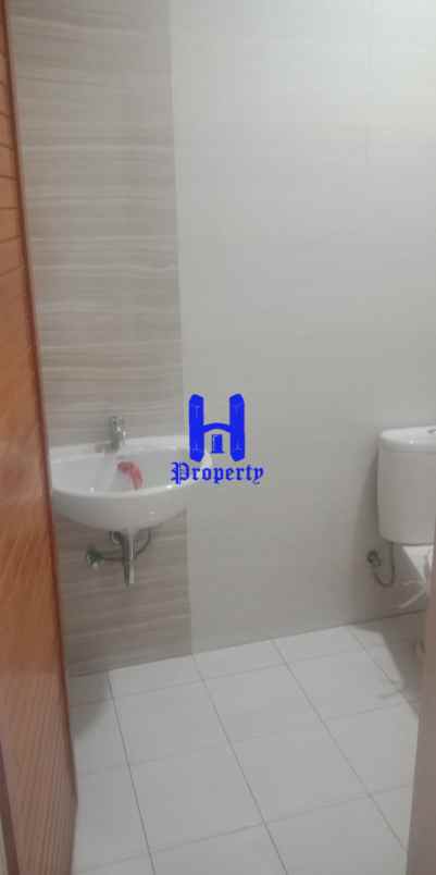 dijual rumah komplek platina asri