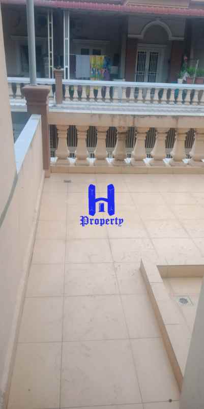 dijual rumah komplek platina asri