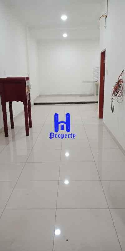 dijual rumah komplek platina asri