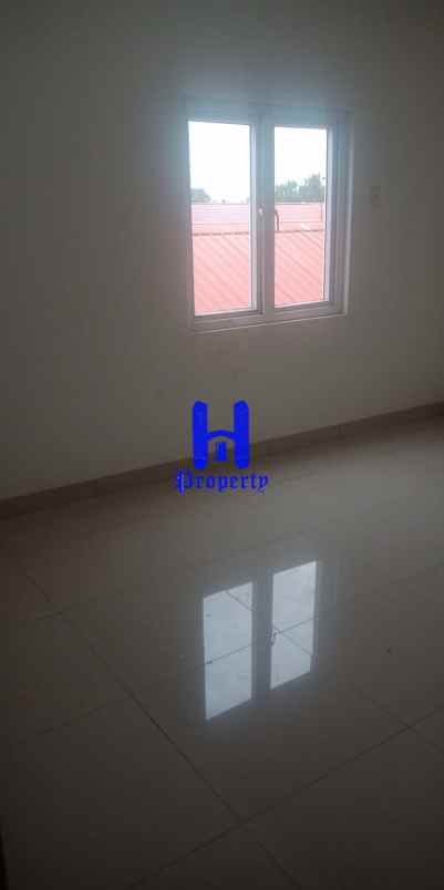 dijual rumah komplek platina asri