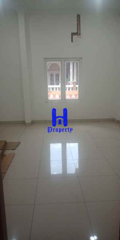 dijual rumah komplek platina asri