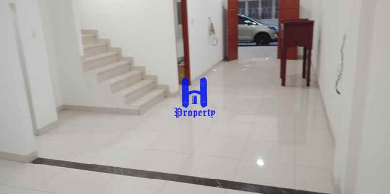 dijual rumah komplek platina asri