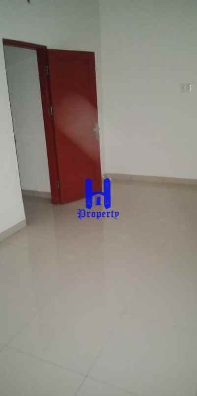 dijual rumah komplek platina asri