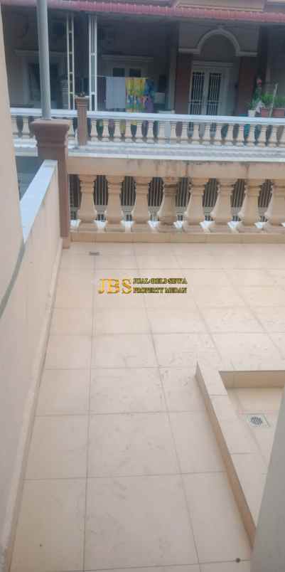 dijual rumah komplek platina asri