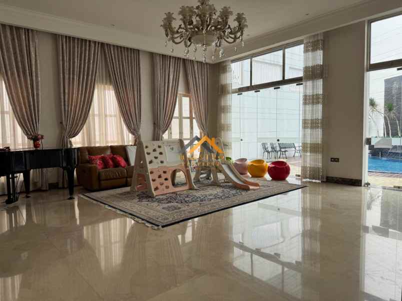 dijual rumah komplek riverview polonia