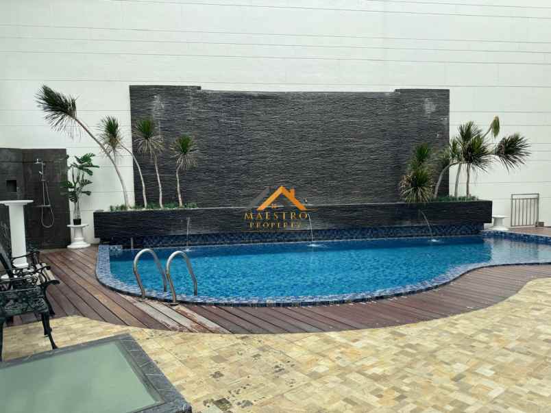 dijual rumah komplek riverview polonia
