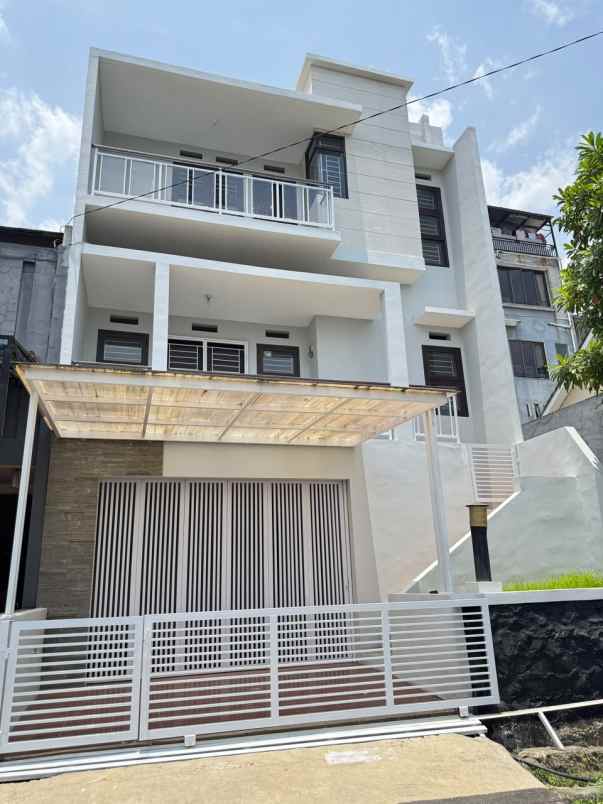 dijual rumah komplek sayana terrace