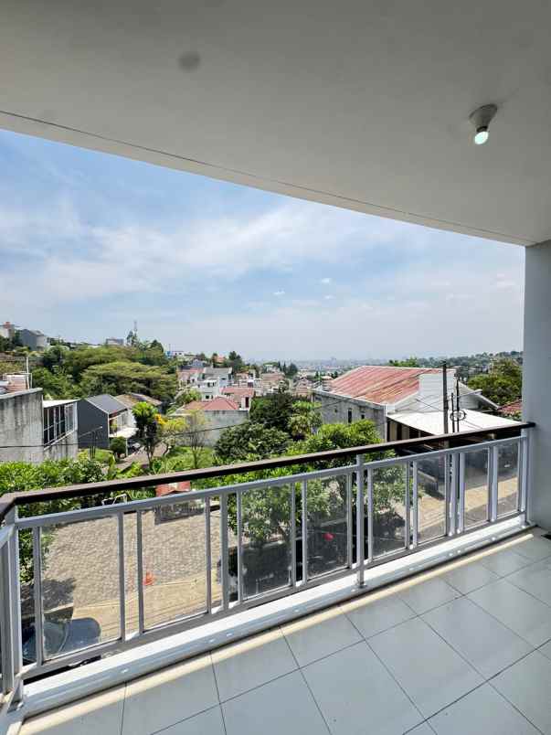 dijual rumah komplek sayana terrace