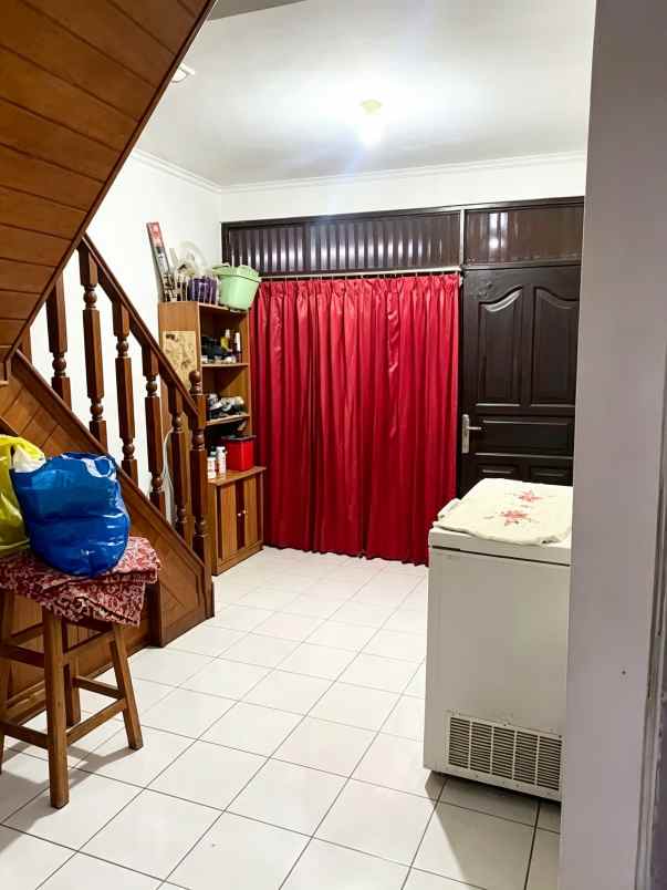 dijual rumah komplek sbs