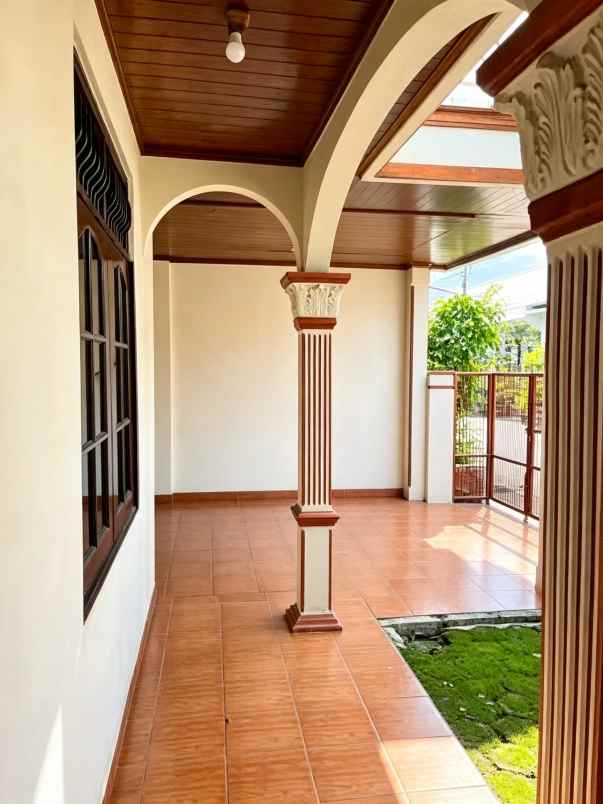 dijual rumah komplek sbs