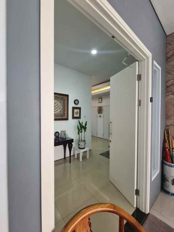 dijual rumah komplek setraduta kec