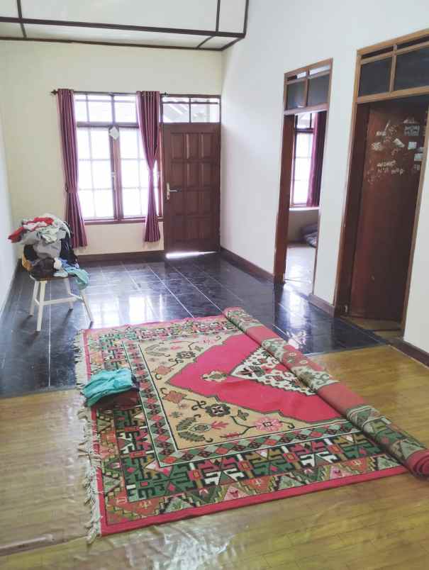 dijual rumah komplek tirtawening