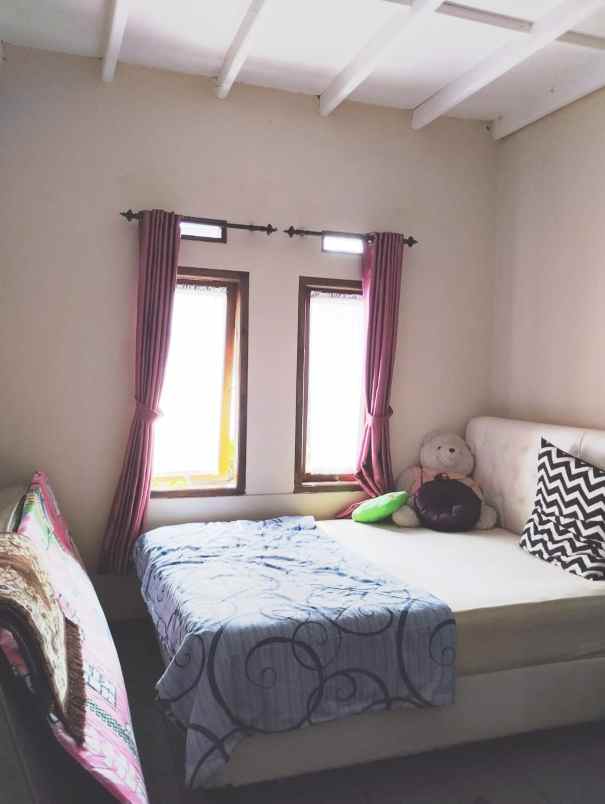 dijual rumah komplek tirtawening