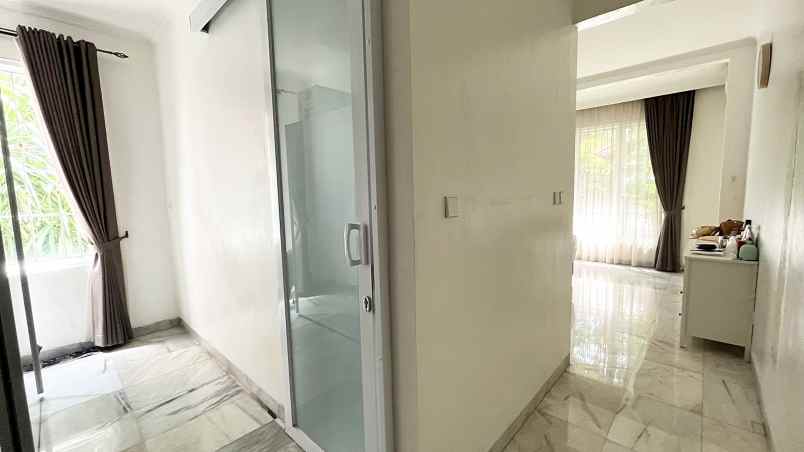 dijual rumah komplek vila cinere mas