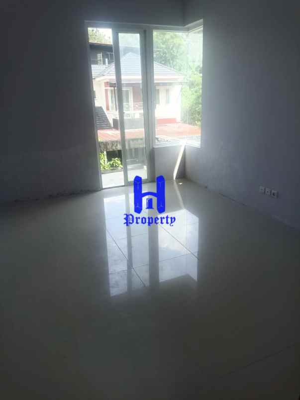 dijual rumah komplek villa zeqita jalan