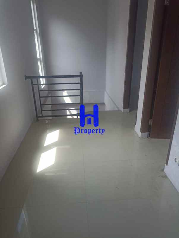 dijual rumah komplek villa zeqita jalan