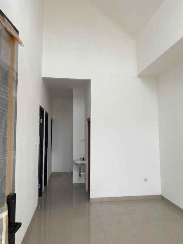 dijual rumah kota baru