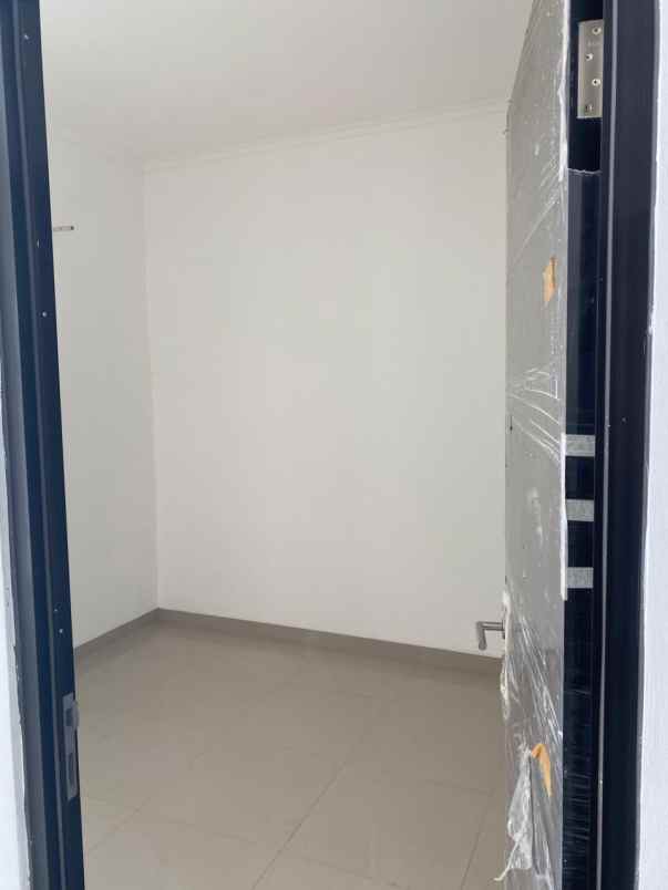 dijual rumah kota baru