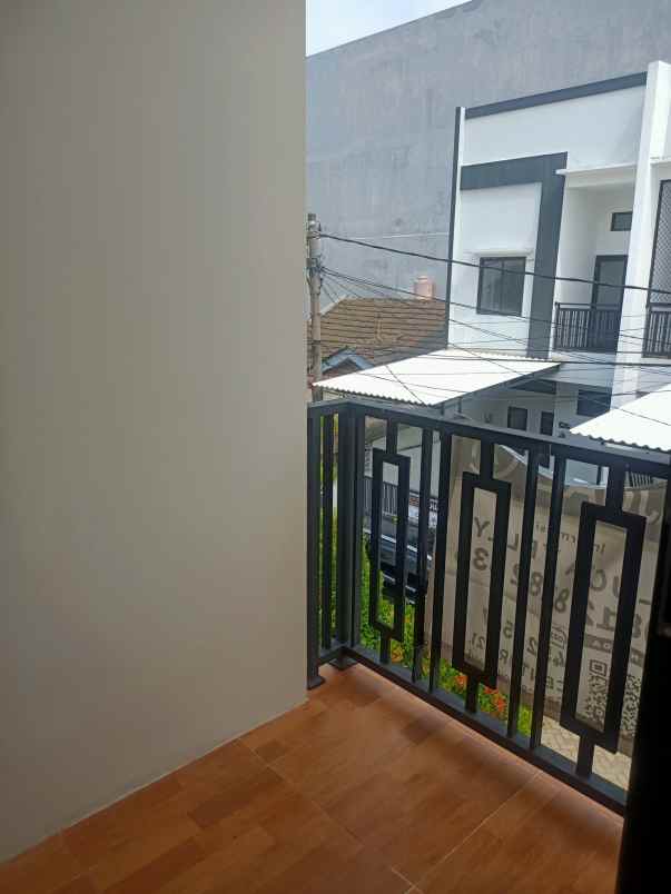 dijual rumah kota harapan indah bekasi