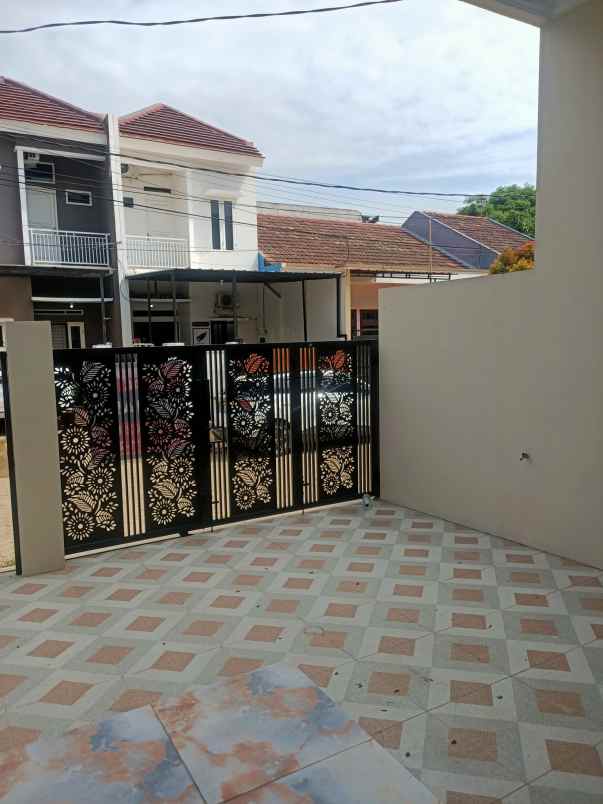 dijual rumah kota harapan indah bekasi