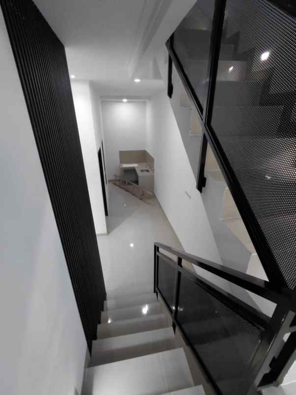 dijual rumah kota harapan indah bekasi