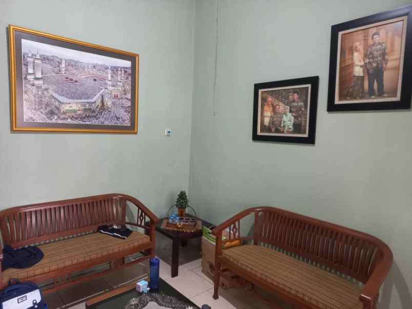 dijual rumah kutisari indah barat