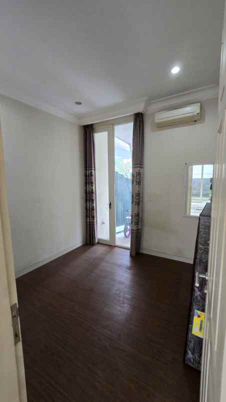 dijual rumah la rizwood pakuwon indah