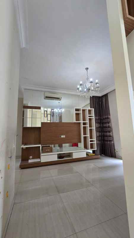 dijual rumah la rizwood pakuwon indah