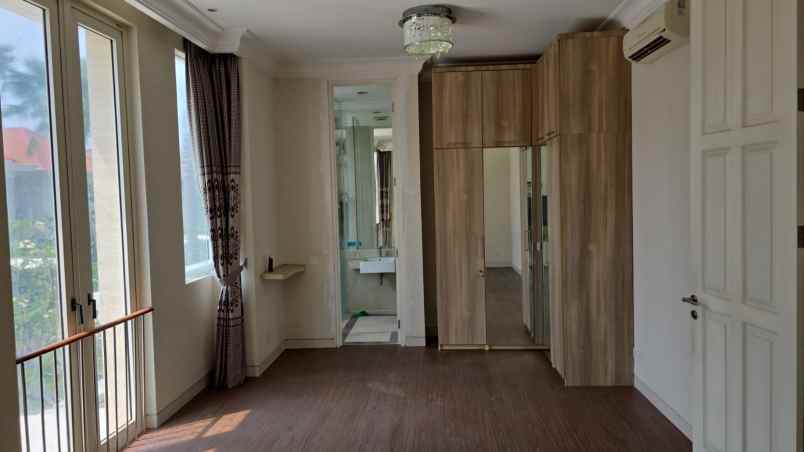 dijual rumah la rizwood pakuwon indah