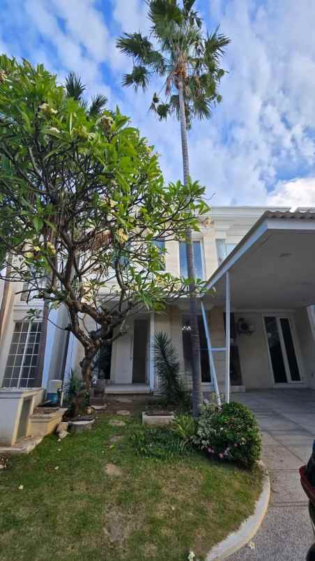 dijual rumah la rizwood pakuwon indah
