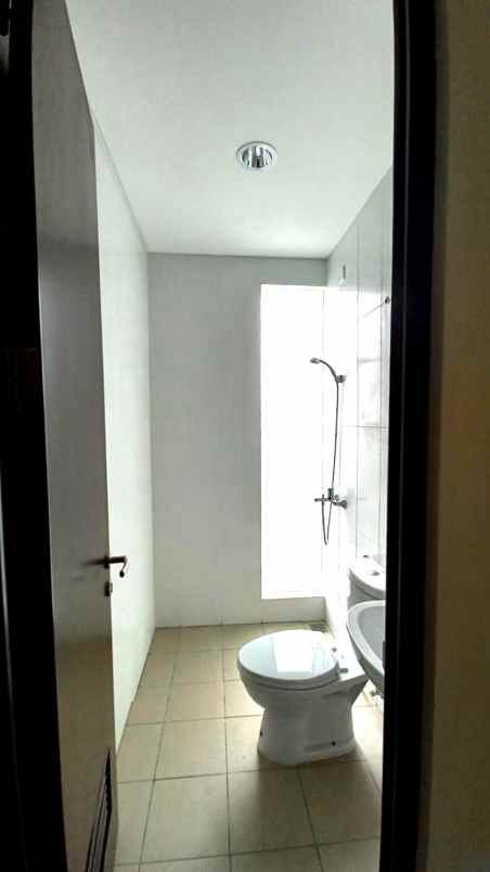 dijual rumah la seine essence jgc