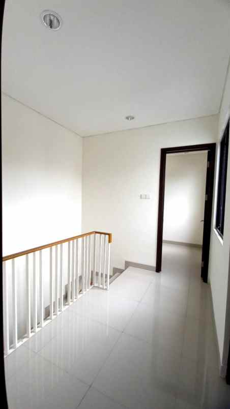 dijual rumah la seine essence jgc