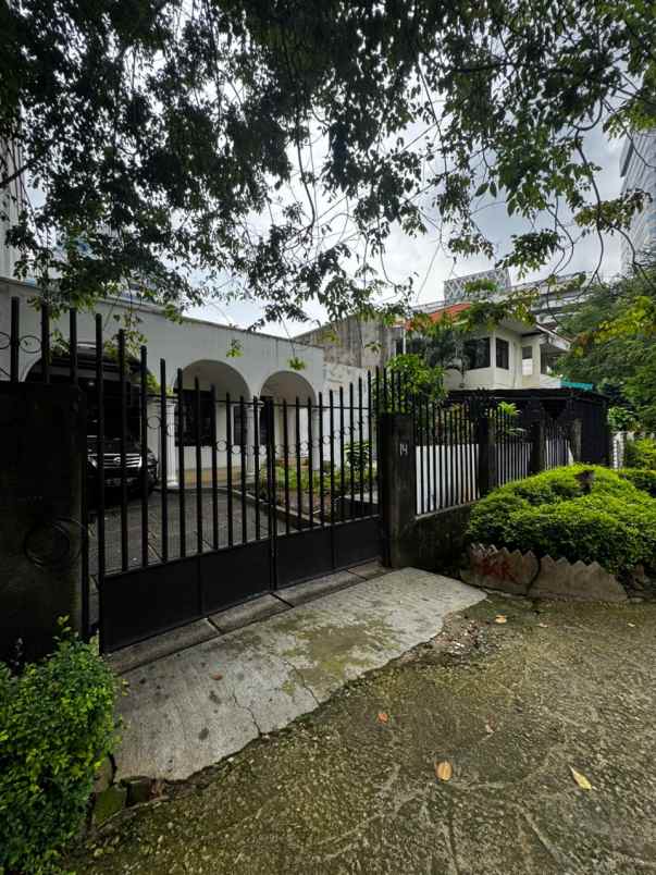 dijual rumah lama lt 700 lb 500 shm tanah abang jakpus