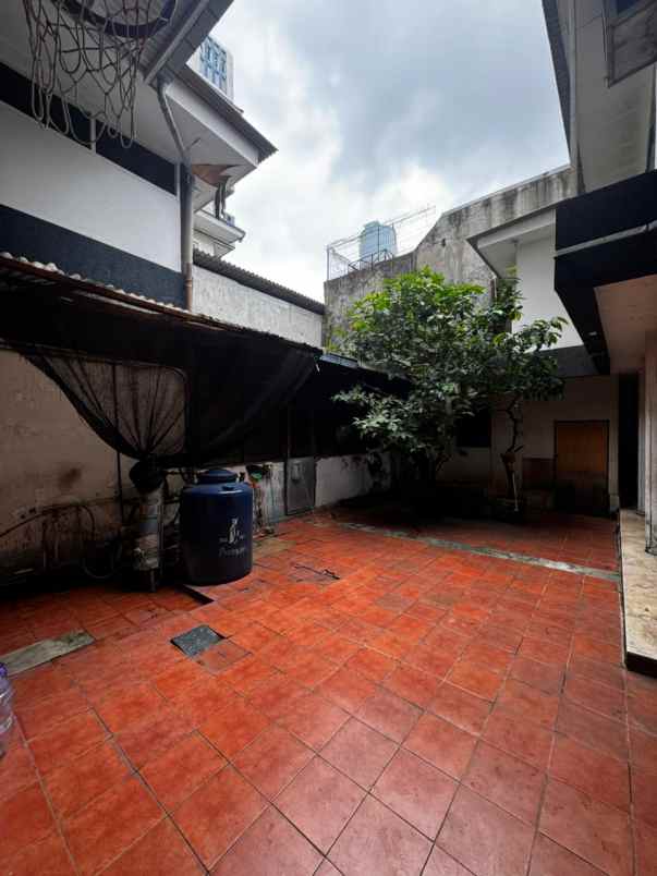 dijual rumah lama lt 700 lb 500 shm tanah abang jakpus