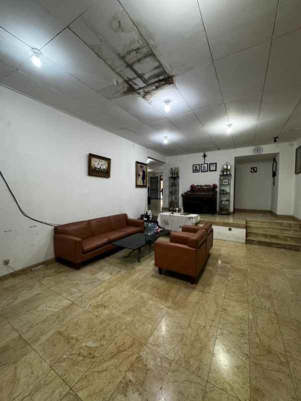 dijual rumah lama lt 700 lb 500 shm tanah abang jakpus