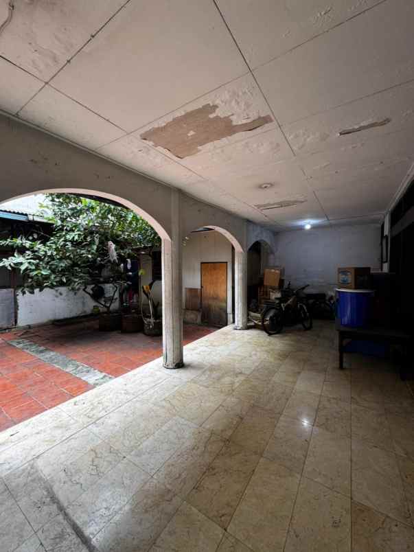 dijual rumah lama lt 700 lb 500 shm tanah abang jakpus