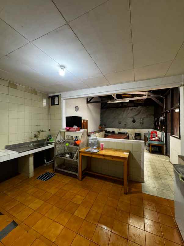 dijual rumah lama lt 700 lb 500 shm tanah abang jakpus