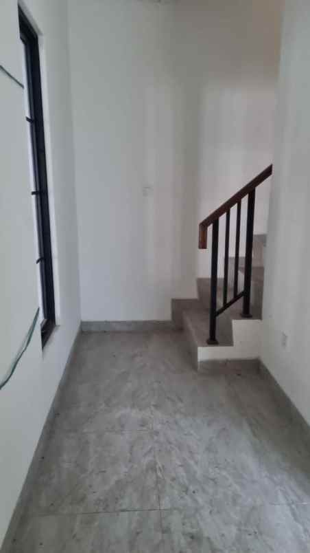 dijual rumah lavon ii cluster montana