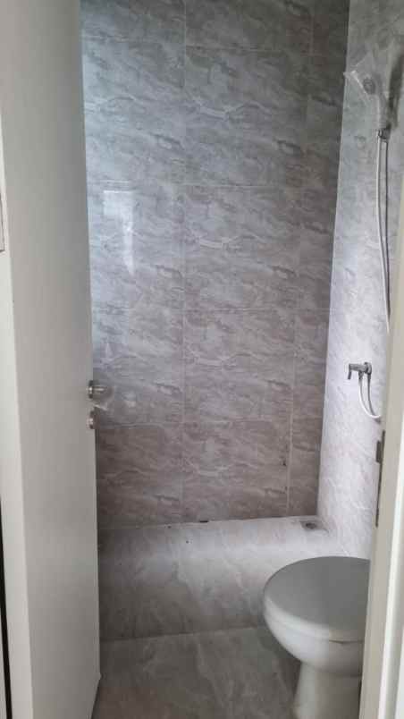 dijual rumah lavon ii cluster montana