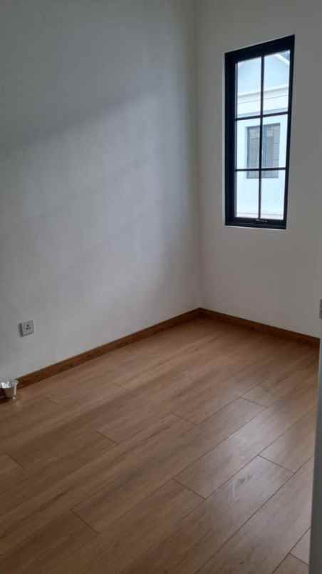 dijual rumah lavon ii cluster montana