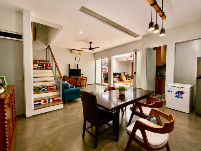 dijual rumah lebak bulus
