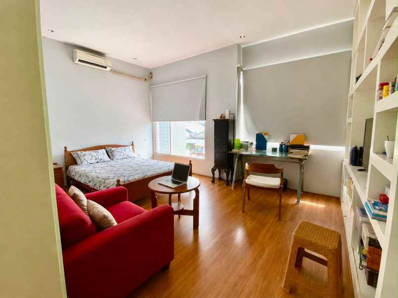 dijual rumah lebak bulus