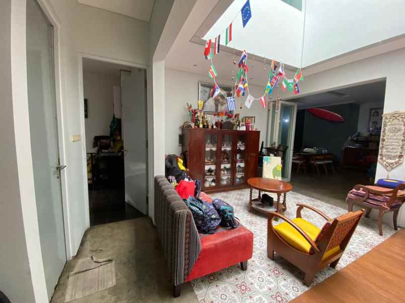 dijual rumah lebak bulus